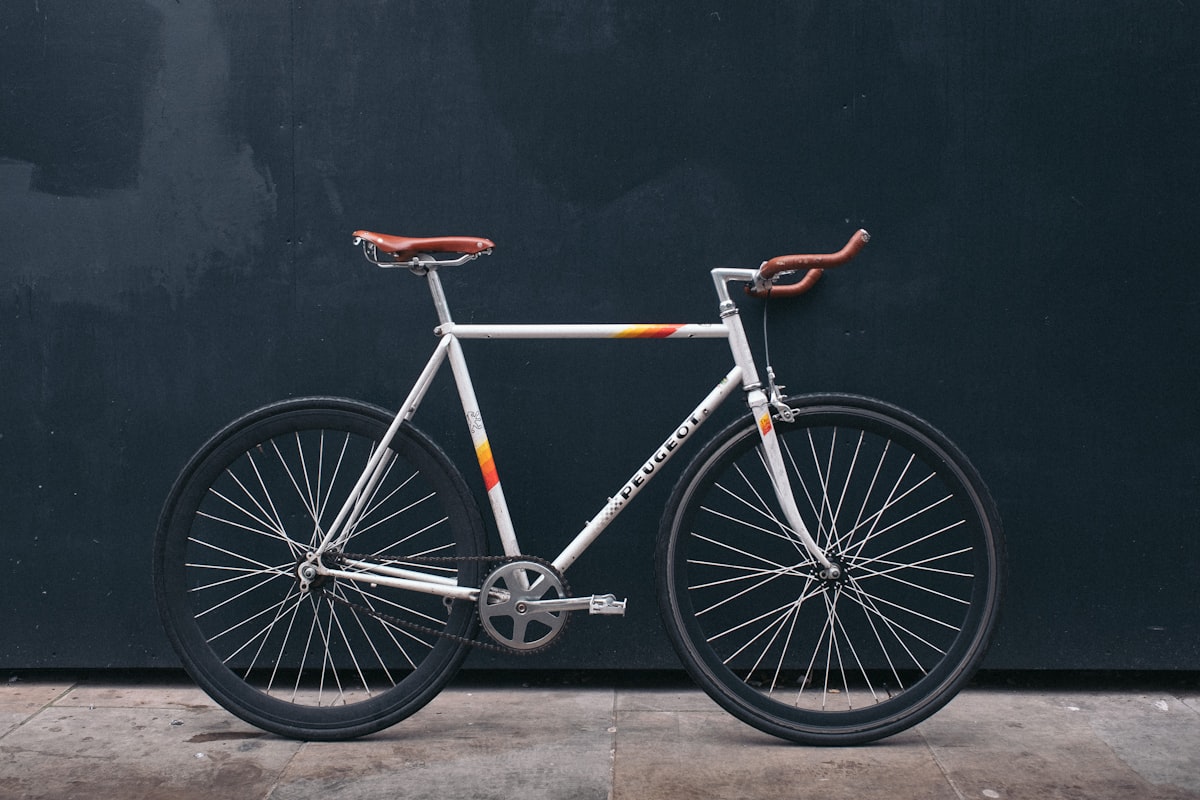 Single-speed city bike photo